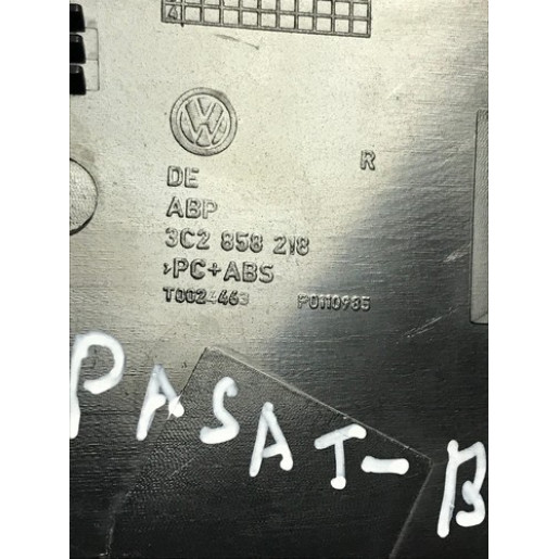 Заглушка торпедо правая VW Passat B6 2005-2010 3C2858218